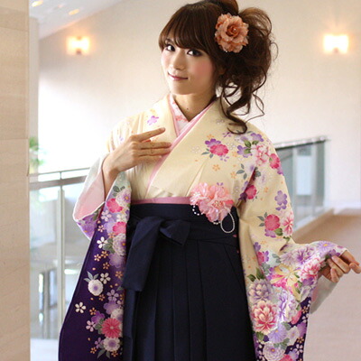 【レンタル】 卒業式 袴 レンタル 女 袴セット 女性 卒業式袴セット2尺袖着物＆袴 フルセットレンタル 安い 「クリーム地に紫ぼかし 紫・ピンクの花々とリボン モダン」