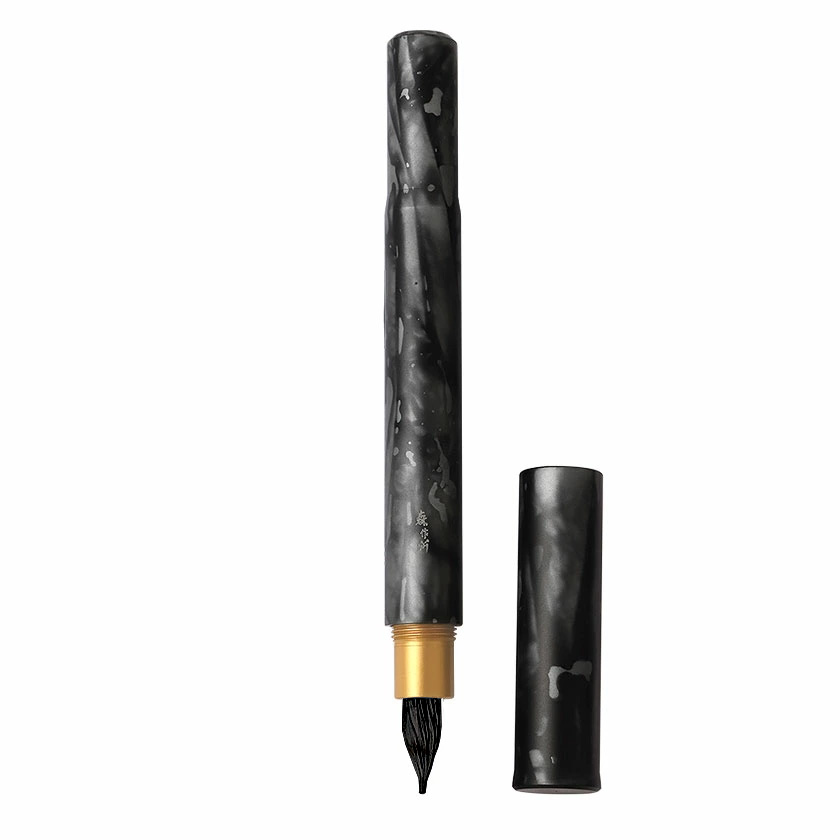 @エレガントな万年筆 黒と白のストライプ 1 調整済み万年筆・ペリカンM400グリーンストライプ～ぜひ使って