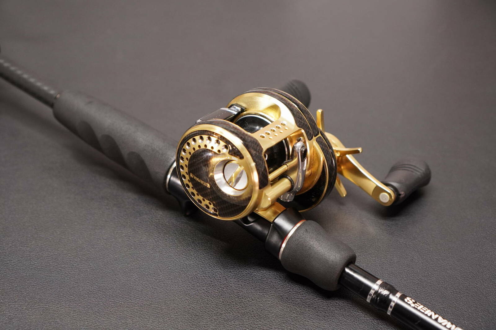 【WANEE'S】 プロテクションデカールキット　SHIMANO  17カルカッタコンクエストBFS・14カルカッタコンクエスト100/101用プロテクションデカール（※リール本体は含まれません）リールの傷修正にも！  | WANEES DECAL