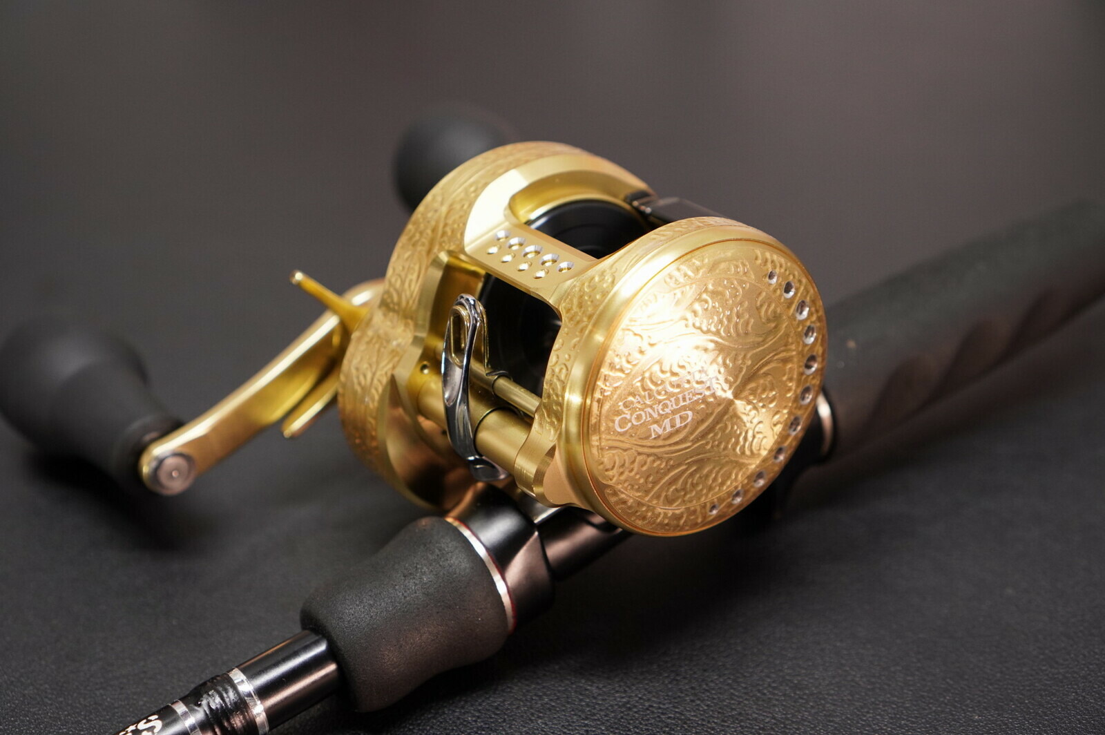 Basskerville レザーリールプロテクター　コンクエスト200、201用 2個セットBASSKERVILLEレザーリールカバーコンクエスト200用