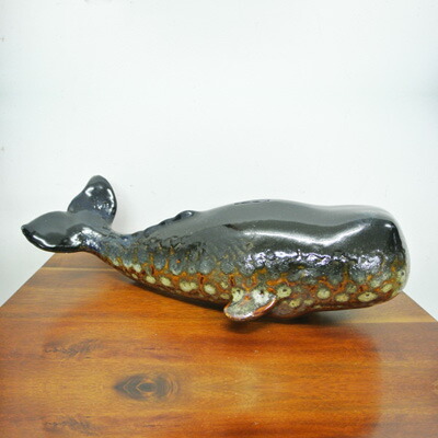 貯金箱 クジラ 陶器製 大きめでリアルなデザインが個性的な貯金箱 ちょきん箱 染付 置物 アニマル 陶器製 個性的 動物 おしゃれ かわいい プレゼント 贈り物 インテリア 海 ディスプレイ 魚 貯金箱 ちょきん箱 くじら クジラ 鯨 陶器 染付 置物 アニマル 陶器製 個性的