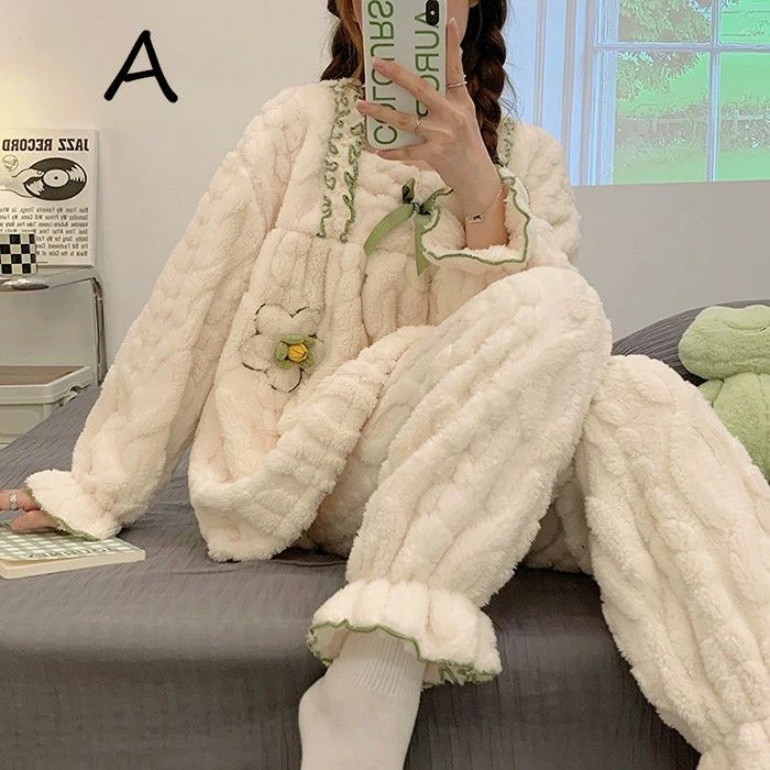 【全8タイプ】 ルームウェア レディース 上下セット 着る毛布 かわいい ふわふわ もこもこ いちご柄 長袖 暖かい ゆったり ふんわり 秋 冬 リボン フリル ロリータ パジャマ 部屋着 寝間着 ナイトウェア 旅行 プリンセス プレゼント ギフト グリーン ベージュ