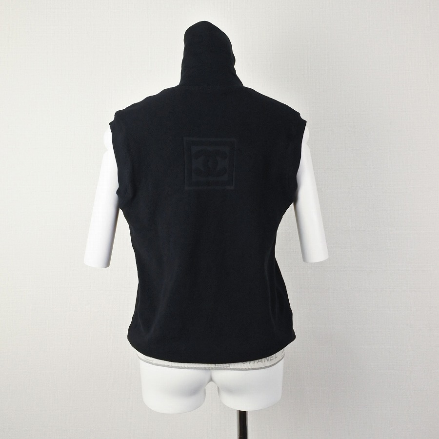 ◆[USED/中古]◆送料無料◆CHANEL シャネル　ヴィンテージ　シャネルスポーツ　パイピングロゴ＆ココマークスクエアボタン　ノースリーブタートルネック　ブラック　黒　38　P22006V13321　03A　レディース　ノースリーブ【RCP】【中古】｜Warashibe_Casanova
