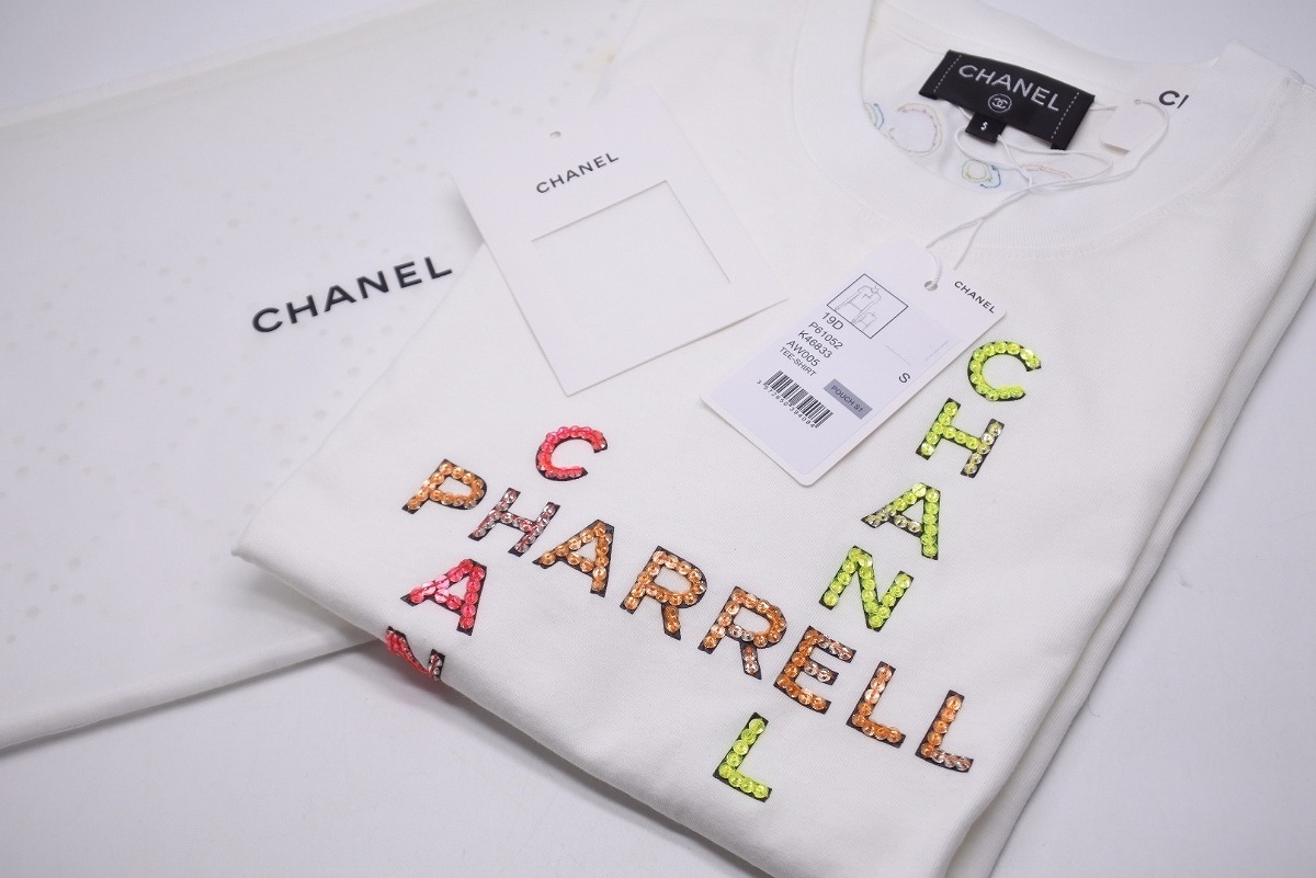 CHANEL ファレルウィリアムスコラボTシャツ　M 関税・送料込 CHANEL X PHARRELL コラボ Tシャツ (CHANEL/T