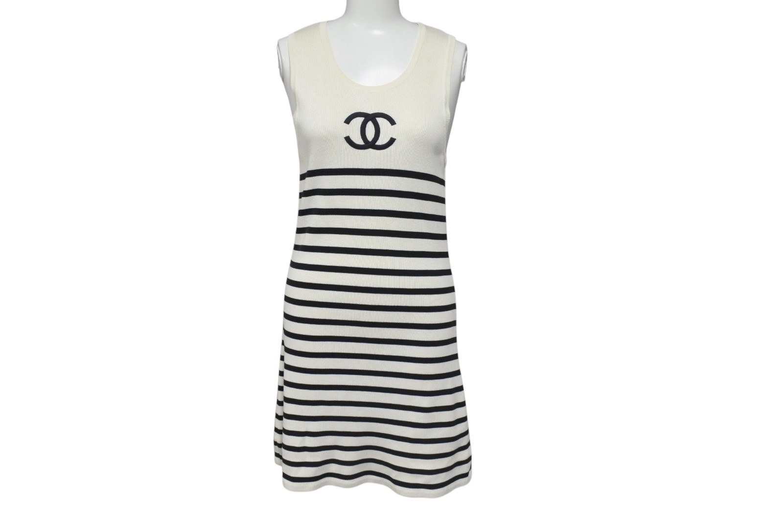 CHANEL カシミヤ カメリア ココマークチャーム ノースリーブニット 黒 シャネル ココマーク カシミヤ ノースリーブニット 34
