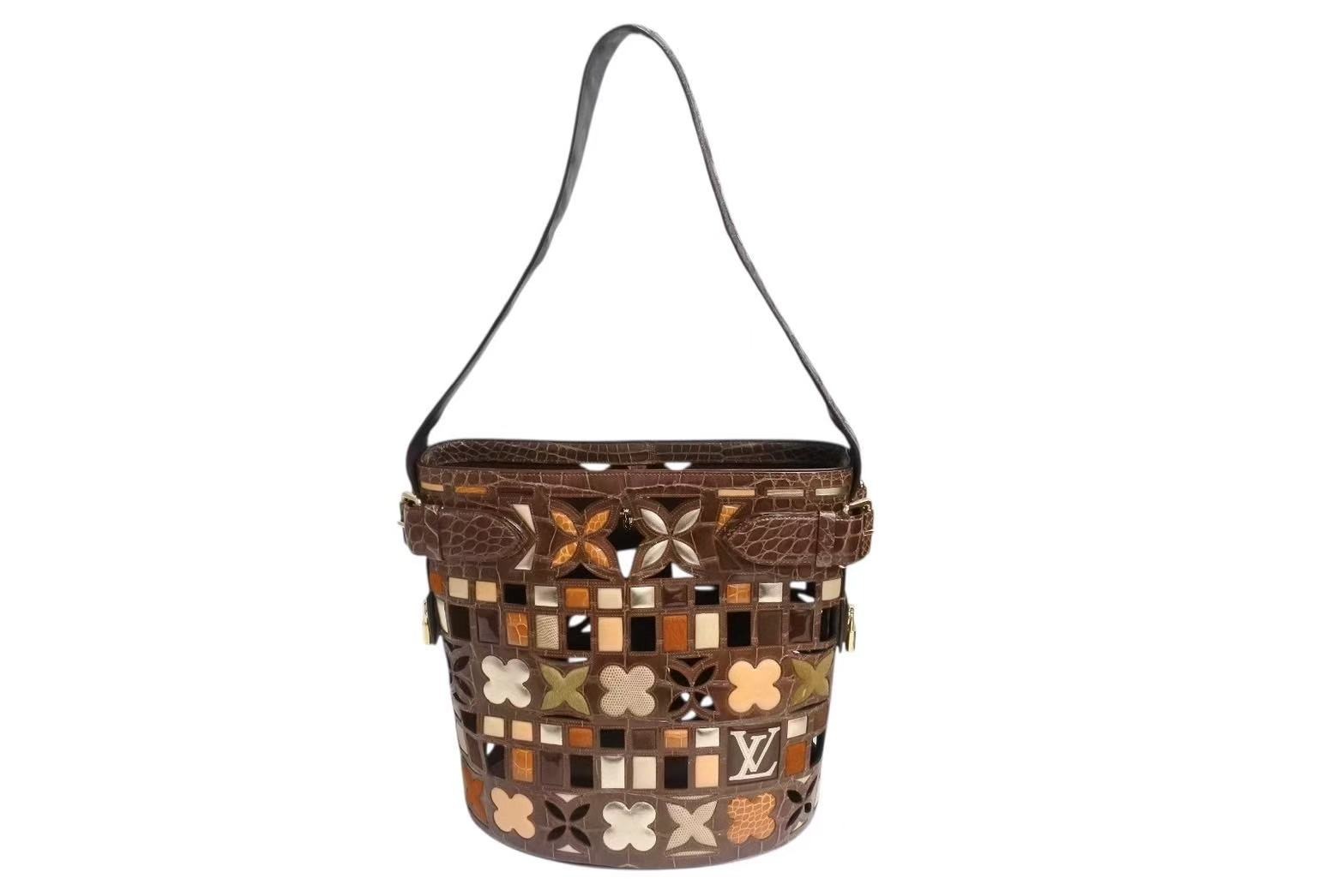 極美品 LOUIS VUITTON ルイヴィトン ショルダーバッグ エクストラオーディナリーズ クロコ M95205 ブラウン ゴールド金具 中古 4b002229 660,000円