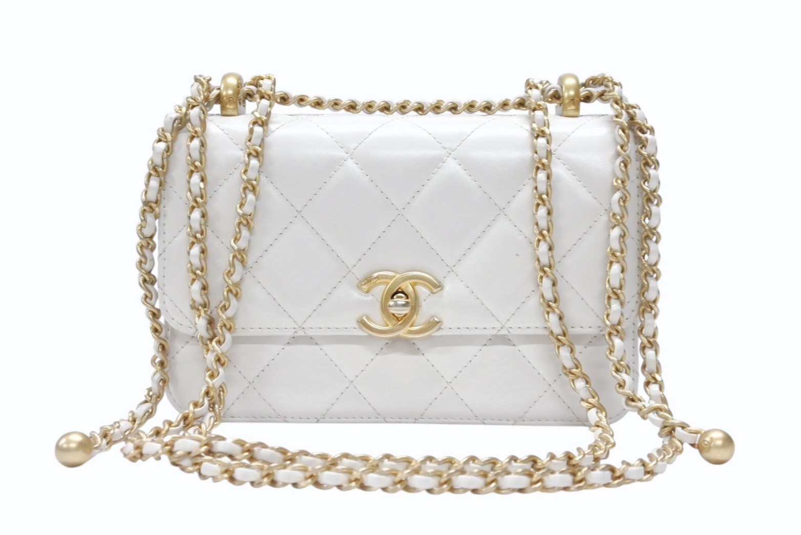 【極美品】CHANEL　マトラッセ　ハート　チェーンショルダー　ホワイト シャネル ハートチェーンクラッチバッグ マトラッセ ホワイト 白