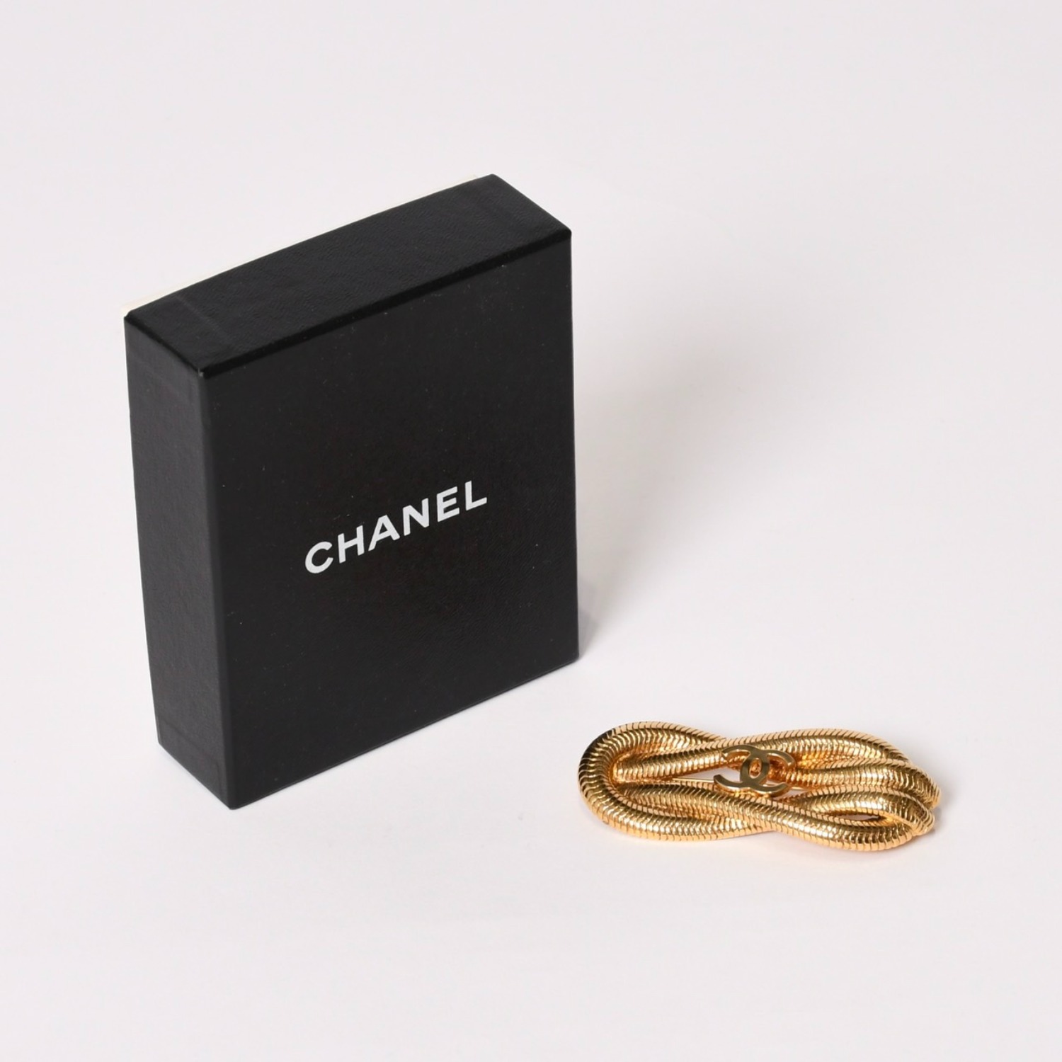 極美品 CHANEL シャネル ココマーク ブローチ 重量約37.76g 97P刻印 GP メタル ゴールド ロープモチーフ 中古 4b013726｜Warashibe_Casanova