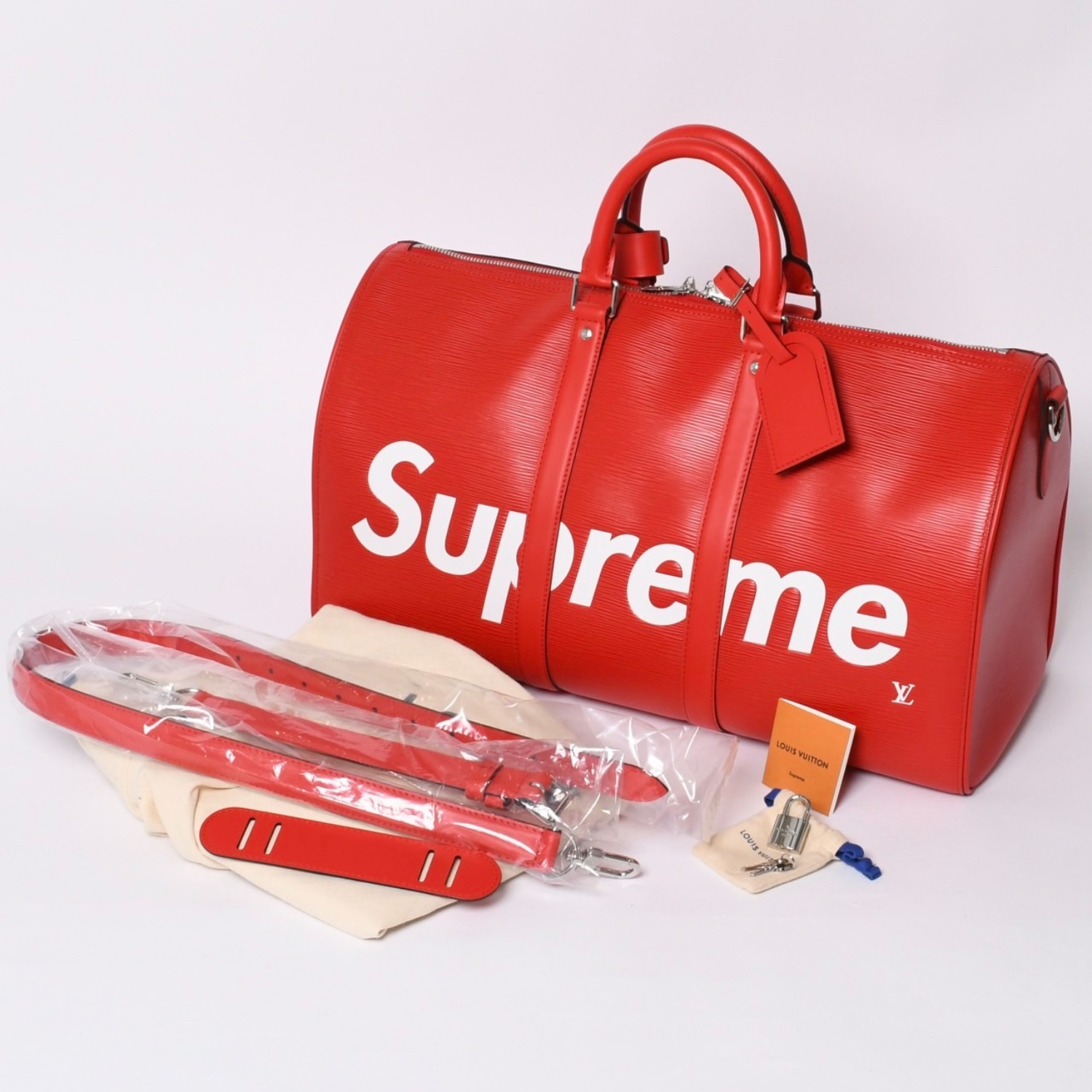 新品未使用 LOUIS VUITTON SUPREME シュプリームルイヴィトン キーポル バンドリエール45 ボストンバッグ M53419 エピ レッド 中古 4a000339 396,000円