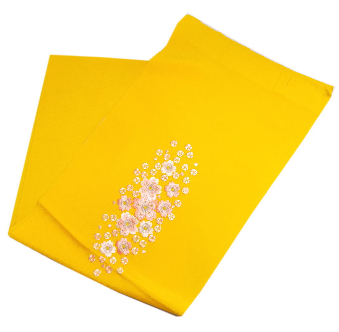 帯揚げ 帯上げ 刺繍入り 正絹 明黄色地桜小花 丹後ちりめん 日本製 振袖 成人式 着物 古典柄 丹後ちりめんに 刺繍柄が入った上品で豪華な正絹帯あげ 金糸入りで豪華さ 華やかさ 振袖姿がより上品 オシャレになります 日本製 春節休暇や肺炎の問題を受けて止ま
