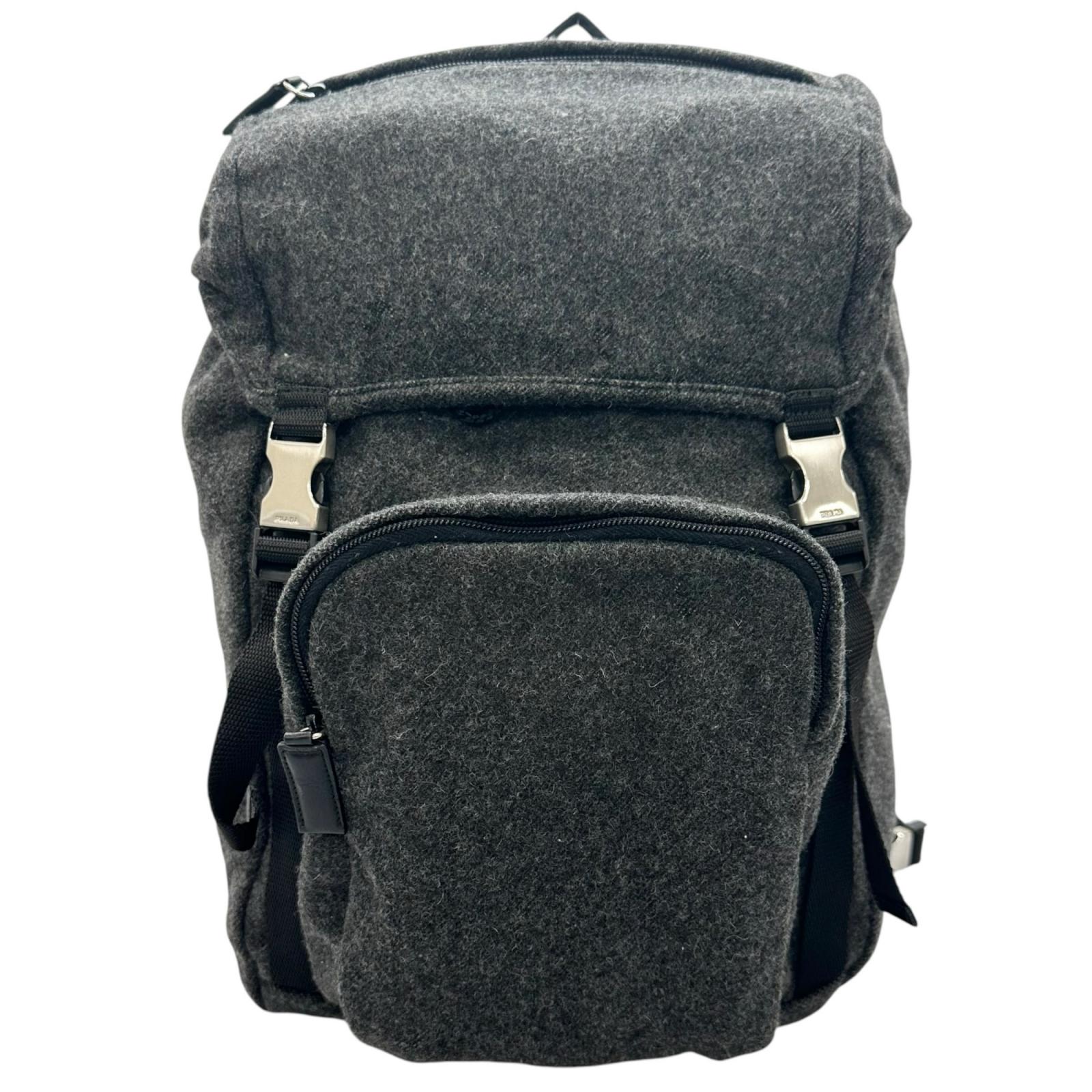 美品 PRADA プラダ V135 背嚢・デイパック 羊毛 薄墨色 ユニ一発やる【中古】【貨物輸送無料】