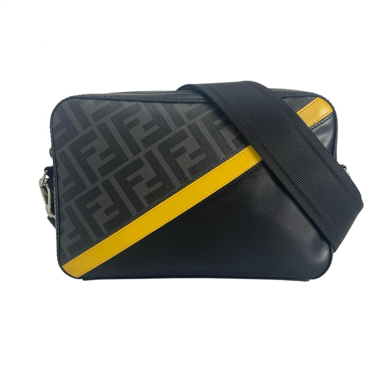 美品 FENDI フェンディ ダイアゴナル 写真機容れもの 7M0286 ショルダーバッグ なめし革 黒いこと メンズ【中古】【貨物輸送無料】