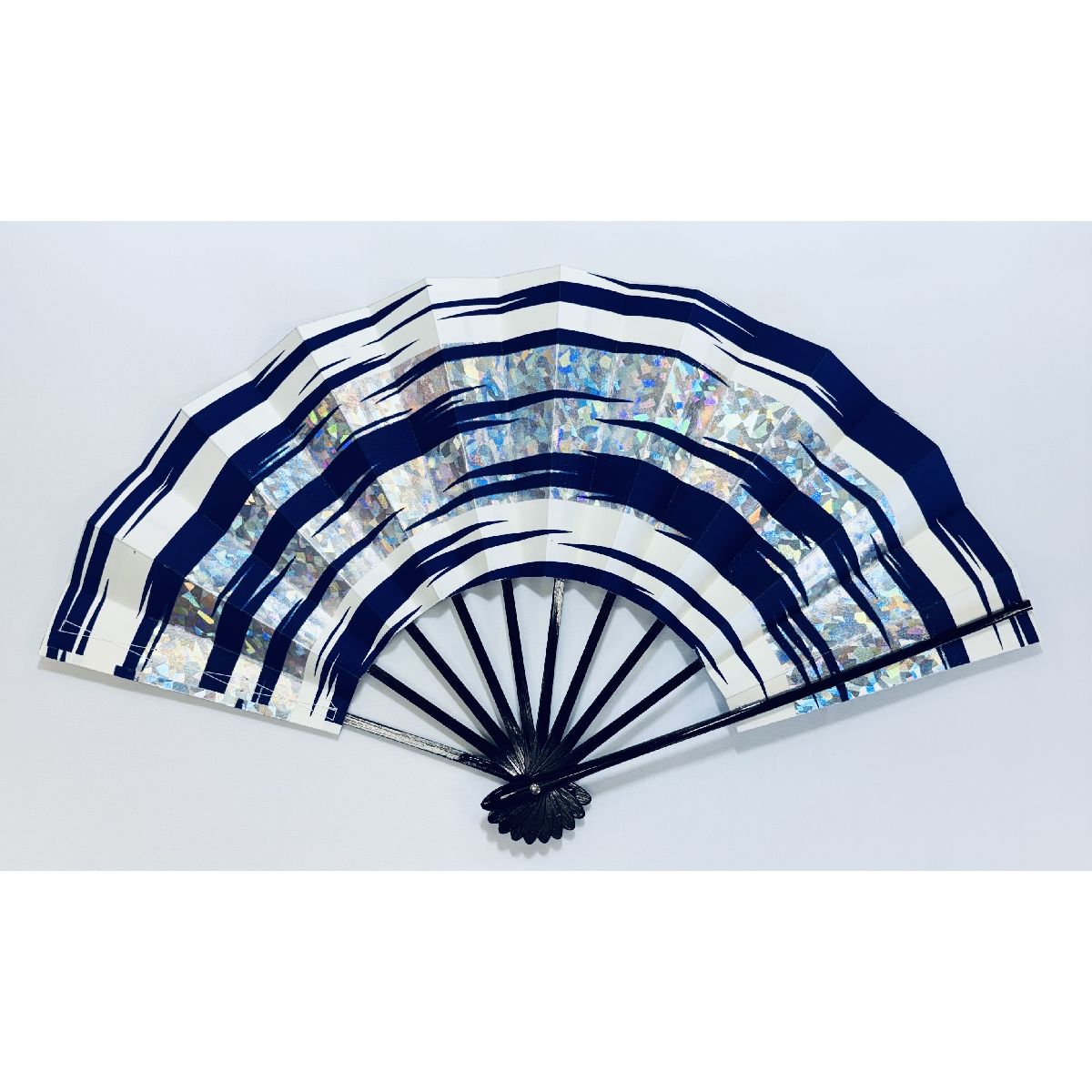 【高級舞踊扇子　SN-2086】　 全長28.5cm　黒骨 ブルー　紺　青　シルバー　ホログラム　切箔　銀箔 数量限定　在庫限り　お買得　送料無料