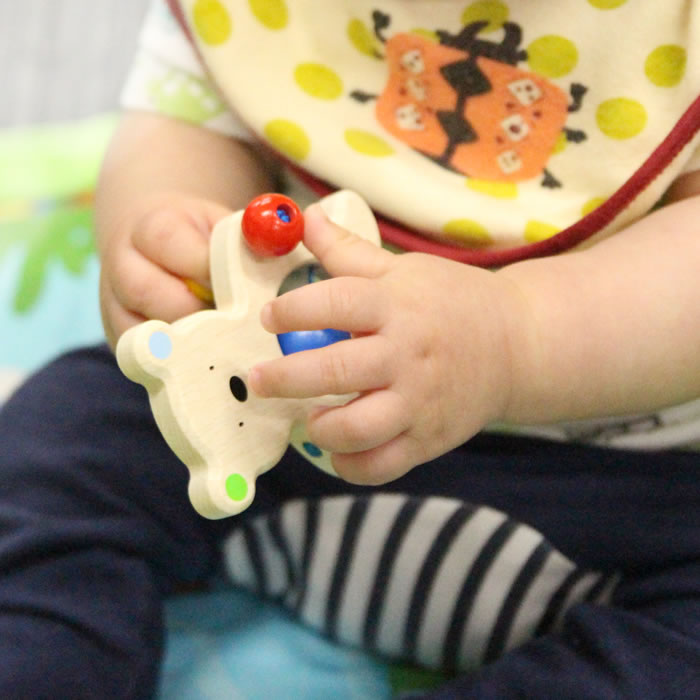 【楽天市場】【あす楽】 赤ちゃん 木のおもちゃ ハイメス ベビー ラトル (くま) がらがら 誕生日 お祝い ガラガラ 知育玩具 6ヶ月 3