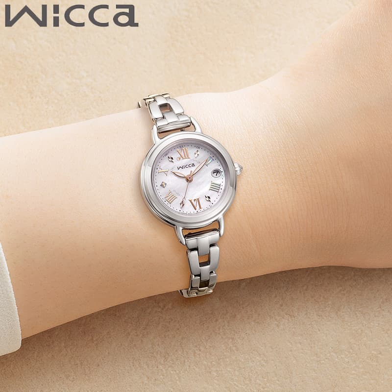【最大8,600円引き】【20％OFF】 シチズン 腕時計 CITIZEN 時計 ウィッカ Wicca レディース 腕時計 ホワイト 電波 ソーラー ステンレス ベルト シルバー KL0-511-21 シンプル カジュアル かわいい 高級感 華奢 オフィス ファッション 彼女 妻 誕生日 人気 おすすめ おしゃれ｜腕時計を探すならウォッチラボ