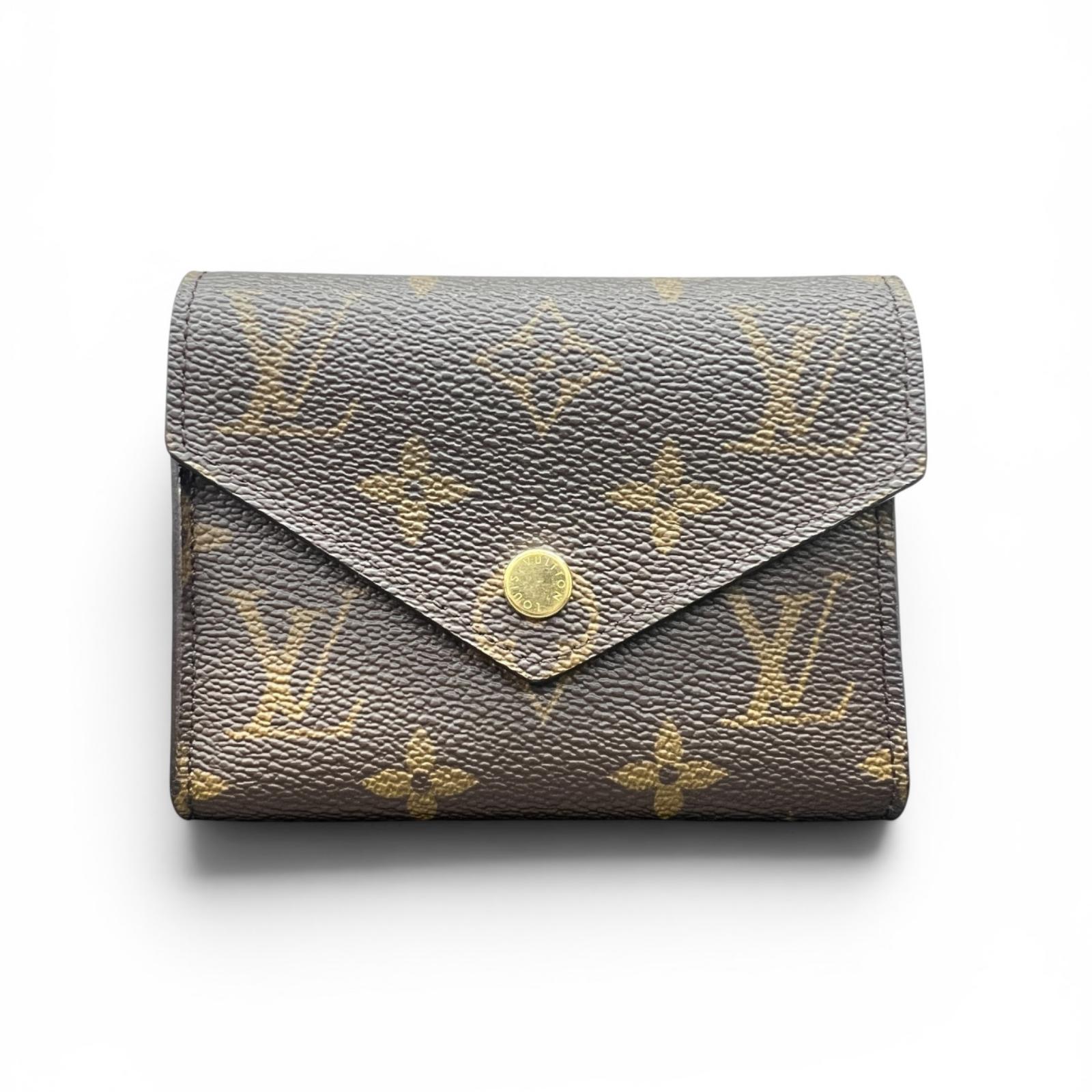 LOUIS VUITTON 極美品 ルイヴィトン ポルトフォイユ ヴィクトリーヌ モノグラム ブラウン 三つ折り財布 M62472 PVC レザー RFID確認済 ミニ財布 Aランク 中古 鑑定済 ヴィトン財布【定価86,900円】｜ラグゼル 店 47,280円