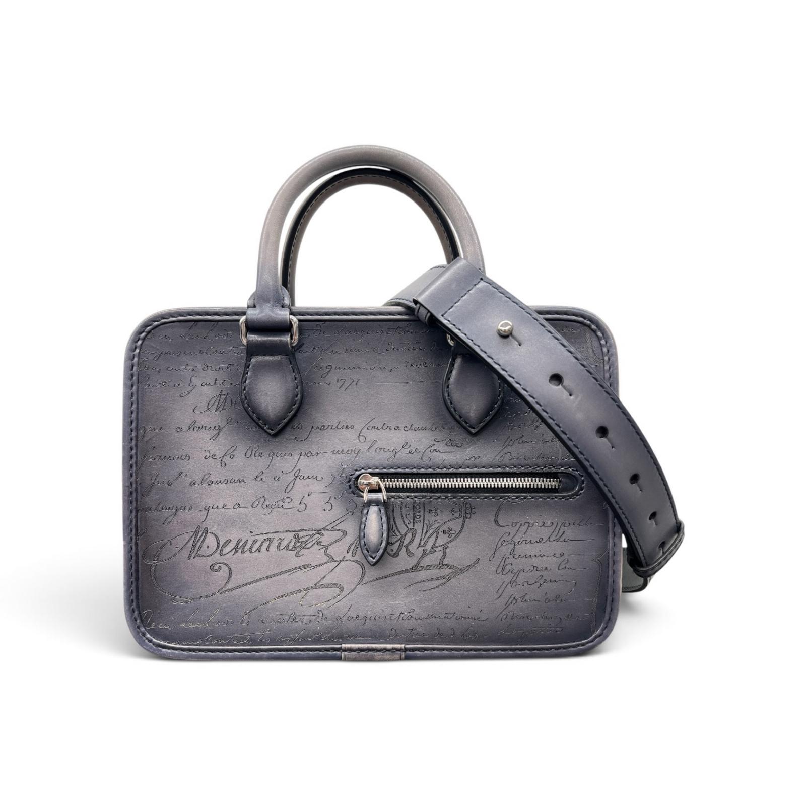 Berluti 美品 ベルルッティ アンジュール ガリバー カリグラフィ 2way ハンドバッグ ショルダーバッグ ボベネチアン レザー グレー クロスボディ メンズ ABランク 中古 鑑定済 ベルルッティバッグ｜ラグゼル 店