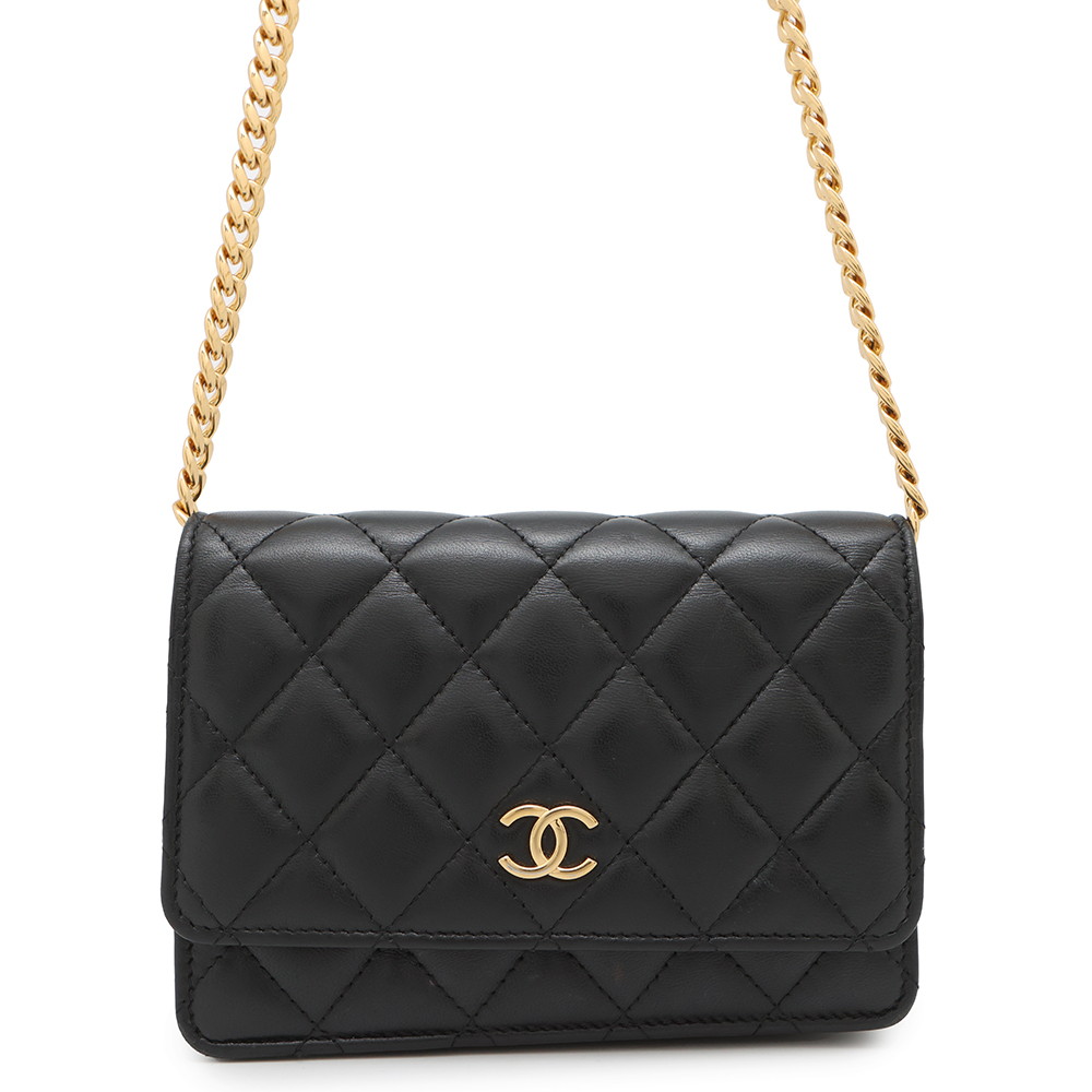極美品　CHANEL チェーンショルダーバッグ　ショルダーウォレット　エナメル シックなコーデにバッチリ決まる】CHANEL チェーンウォレット