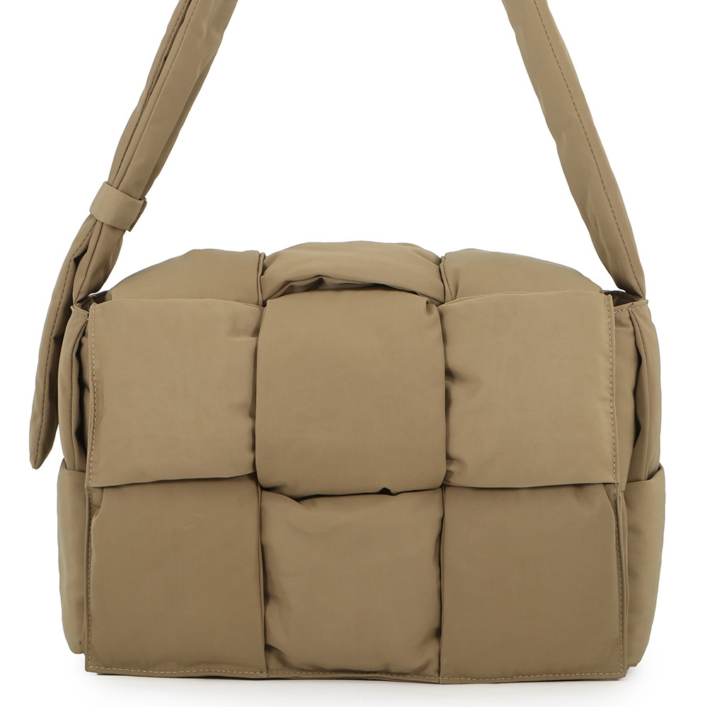 ボッテガヴェネタ ショルダーバッグ ラージ テープ ナイロン 743623 BOTTEGA VENETA 【楽になること引きうける】 【中古】  ボッテガヴェネタ 御徒面子 BOTTEGA VENETA BAG