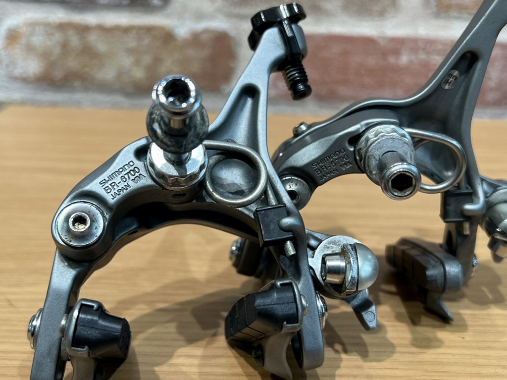 人気沸騰】 シマノ SHIMANO キャリパーブレーキ 前後セット ULTEGRA シルバー BR-6700 qdtek.vn