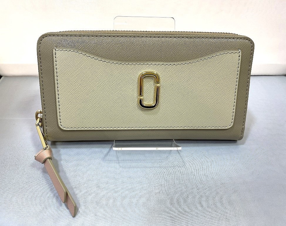【全品ポイント10倍！要エントリー】【期間限定セール】マークジェイコブス MARC JACOBS ラウンドファスナー長財布 ザ ユーティリティ スナップショット コンチネンタル ウォレット ベージュ系 2F3SMP065S07 【中古】｜ワットマン店