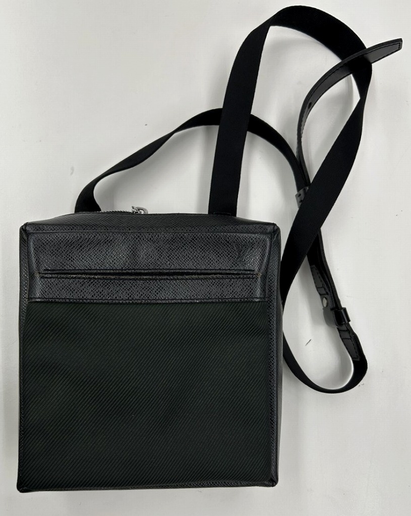 DAIルイヴィトン タイガ サヤン M30902 ショルダーバッグ レザー LOUIS VUITTON ルイ ヴィトン タイガ サヤン 斜め掛け