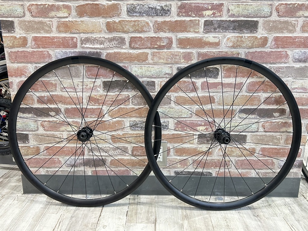 SYNCROS RR2.0 前後ホイールセット 8～10s SYNCROS RR2.0 前後ホイールセット 8～10s - メルカリ