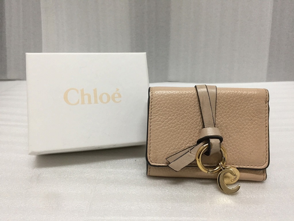 Chloé 三つ折り財布 ベージュ レザー　未使用新品 未使用Chloeレザー三つ折り財布 アルファベット ミニトリ
