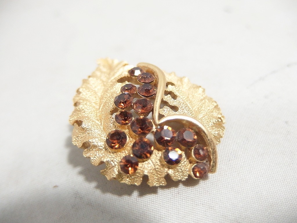 Trifari トリファリ ブローチ 葉っぱ 【中古】