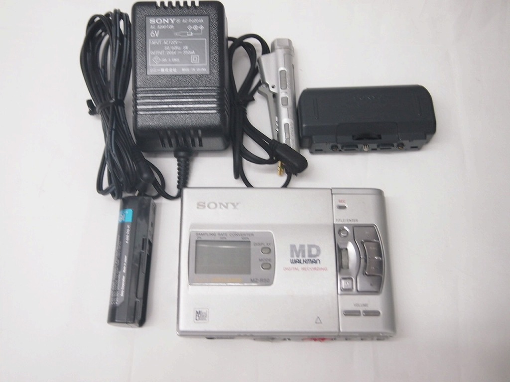 ソニー SONY MD ウォークマン MZ-R50 【中古】