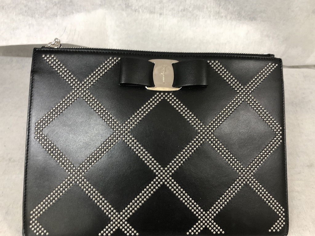 サルヴァトーレフェラガモ Salvatore Ferragamo クラッチペダル御徒面子 黒いこと DP-22D756 【中古】