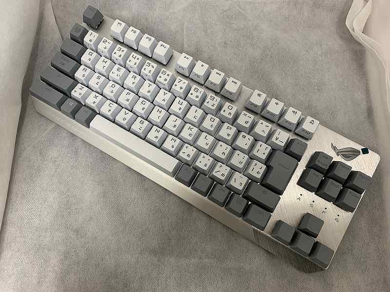 【全品ポイント10倍！要エントリー】【期間限定セール】エイスース ASUS メカニカルキーボード ゲーミングキーボード ROG Strix Scope NX TKL Moonlight White ホワイト/グレー 【中古】