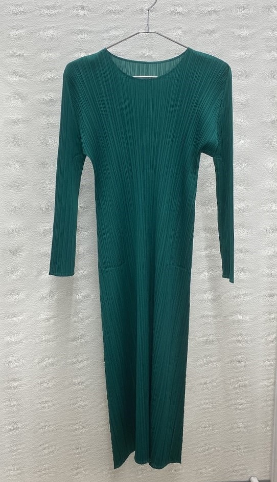 PLEATS PLEASE ISSEY MIYAKE PLEATS PLEASE ISSEY MIYAKE プリーツワンピース グリーン サイズ3(Lサイズ相当) PP53JH156 【中古】
