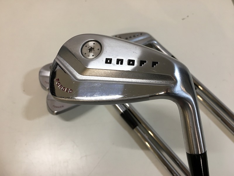 オノフ ONOFF 【並品】右用アイアン5本（７－９、P） FORGED　KURO 【中古】