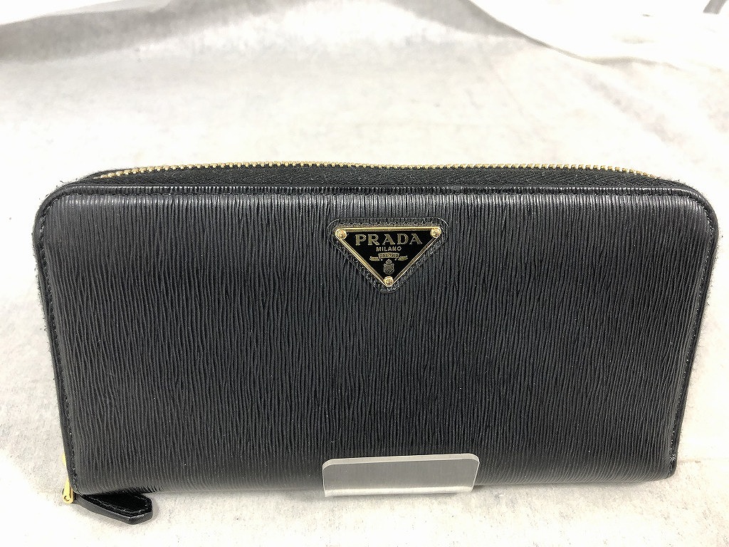 プラダ PRADA 長紙入れ 黒いこと 【中古】