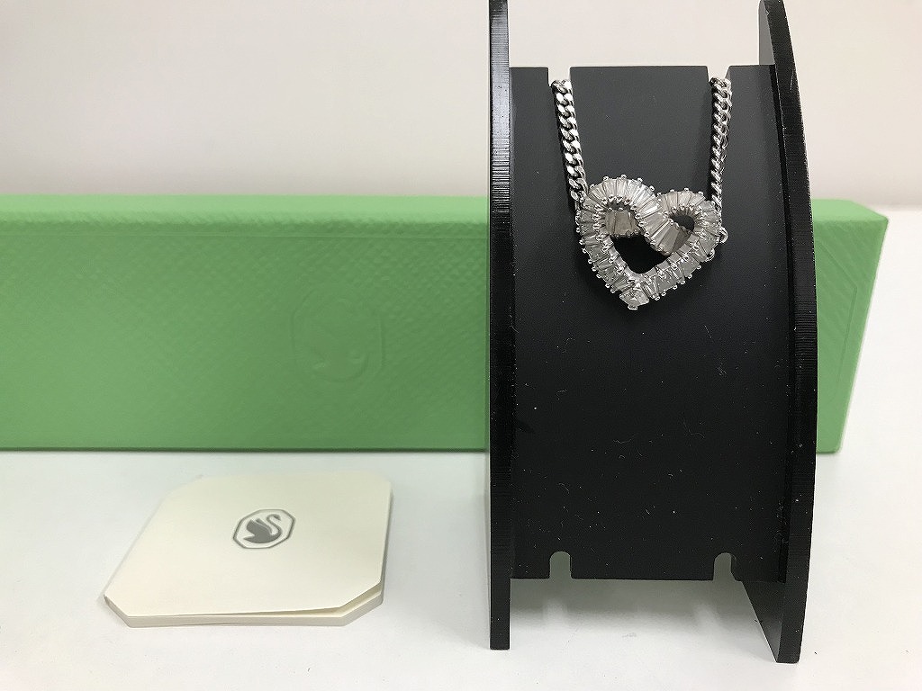 スワロフスキー SWAROVSKI 美品 華やかな輝き 圧倒的存在感で魅せる！上品でエレガントなお洒落の魅力 ハート ブレスレット 【中古】