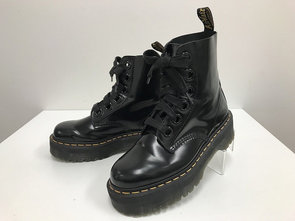 ドクターマーチン Dr.Martens 圧倒的存在感で魅せる！上品でエレガントなお洒落の魅力 MOLLY 6ホール ブーツ UK6 約25ｃｍ 【中古】