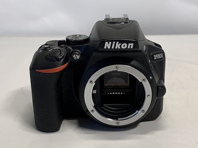 ニコン Nikon 【紙巻きタバコ臭あり】D5600 デジタル一眼写真機 デジタル写真機 ダブルレンズキット 【中古】