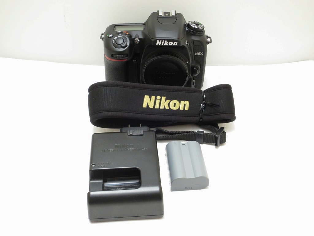 ニコン Nikon デジタル一眼二眼レフ D7500 【中古】