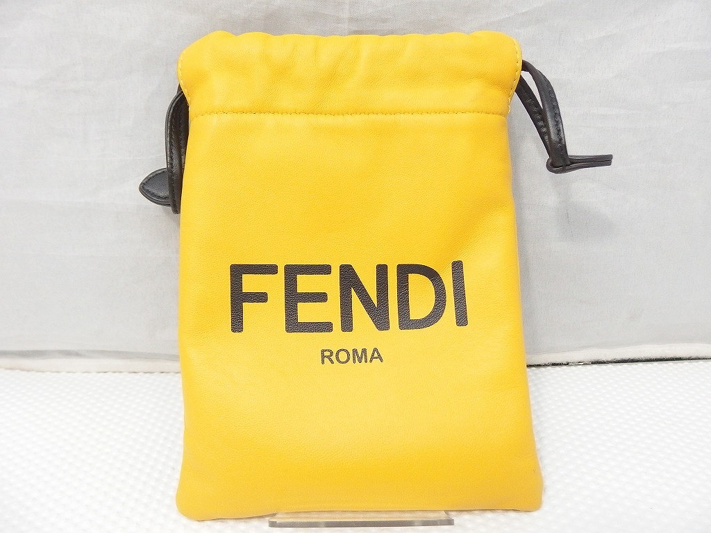 フェンディ FENDI 車寄せ 黄味がかった 7AR898 【中古】