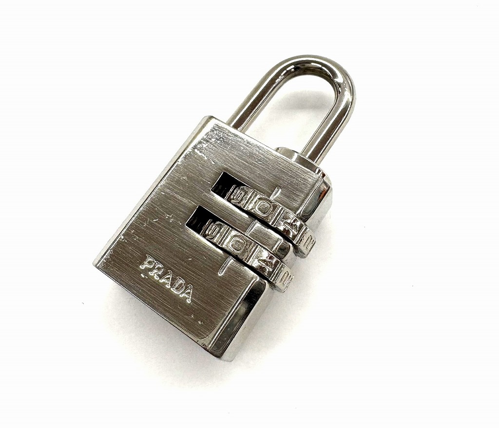 【継続期間押さえる大売り出し】プラダ PRADA 南京錠 【中古】