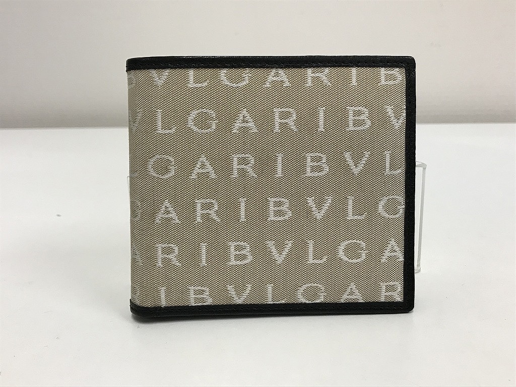 【全品ポイント10倍!要エントリー】【期間限定セール】ブルガリ BVLGARI とことん魅せる!上品でスタイリッシュなお洒落の魅力 ロゴマニア 二つ折り財布 通勤・通学 30583 【中古】|ワットマン店