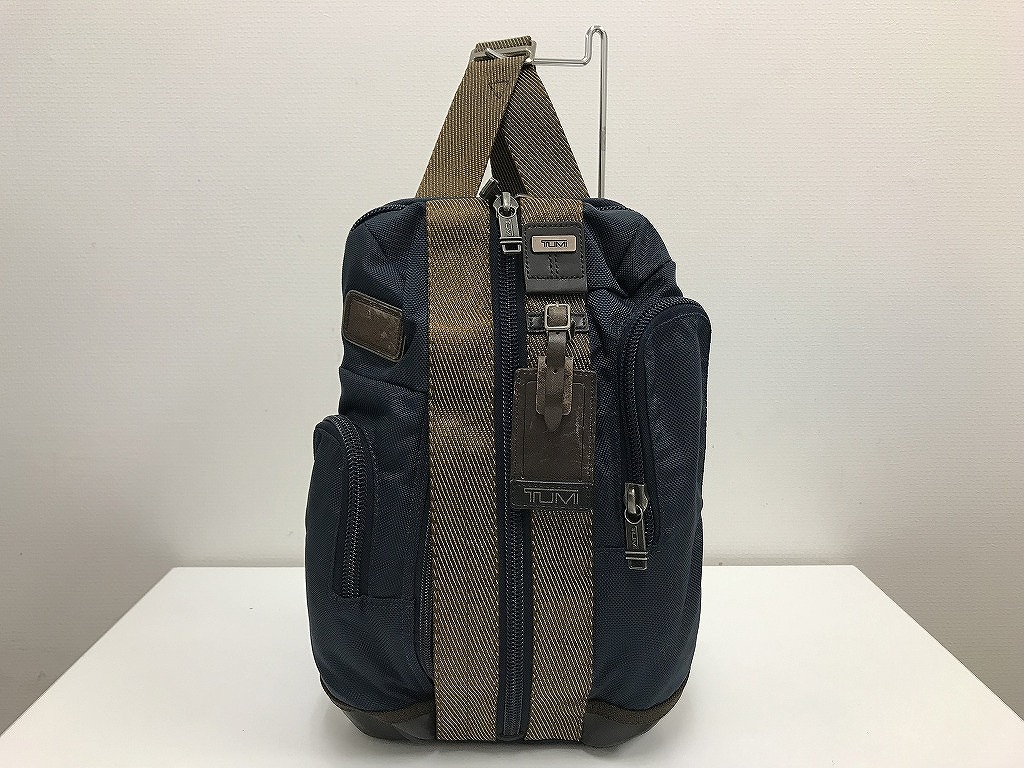 トゥミ TUMI とことん極める！オトナ仕様のスリングショルダーバッグ 上品でスタイリッシュなお洒落の魅力 モントレー 鞄 【中古】
