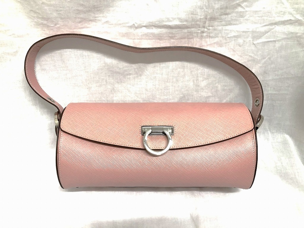 【全品ポイント10倍!要エントリー】【期間限定セール】サルヴァトーレフェラガモ Salvatore Ferragamo フェラガモ ガンチーニ ワンショルダーバッグ ピンク 筒型バッグ ピンク Q21 5324 【中古】|ワットマン店