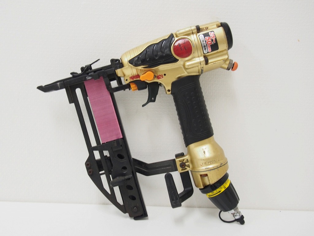 【継続期間押さえる大売り出し】ハイコーキ HiKOKI 高圧タッカ N5004HMF 【中古】