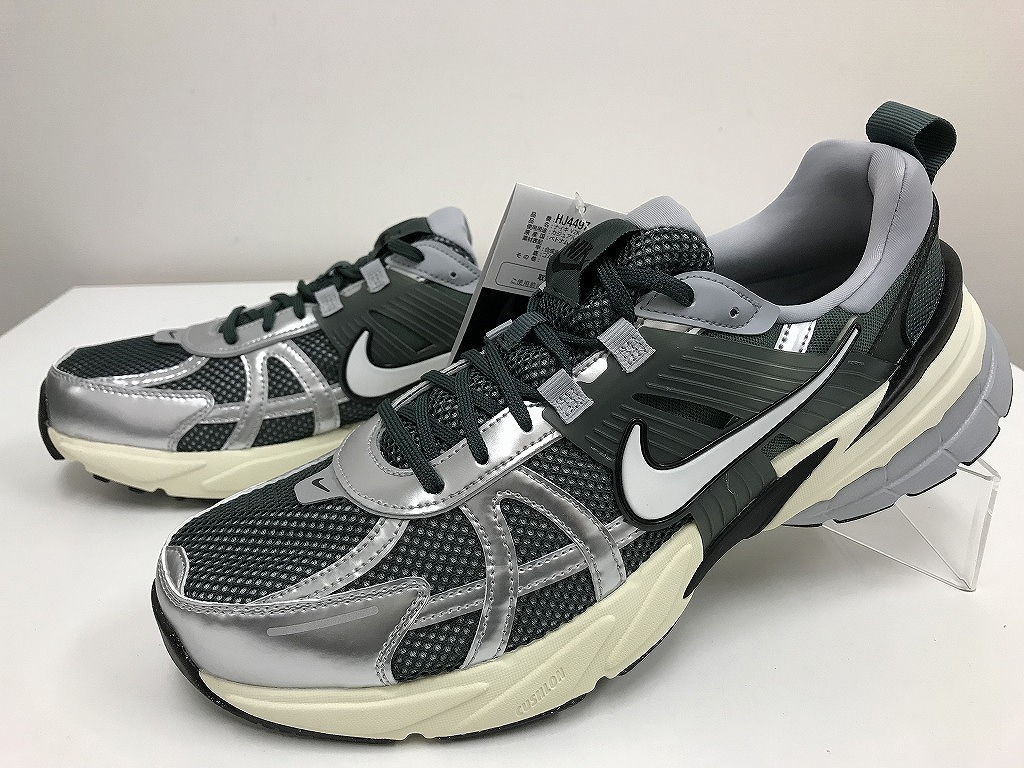 【継続期間制限事項大売り出し】【未当て嵌める】 ナイキ NIKE 引き舟付き添い人 心地よいでスポーティな着飾るの愛らしさ V2K 幽客 スニーカー30ｃｍ シューズ靴 HJ4497-300