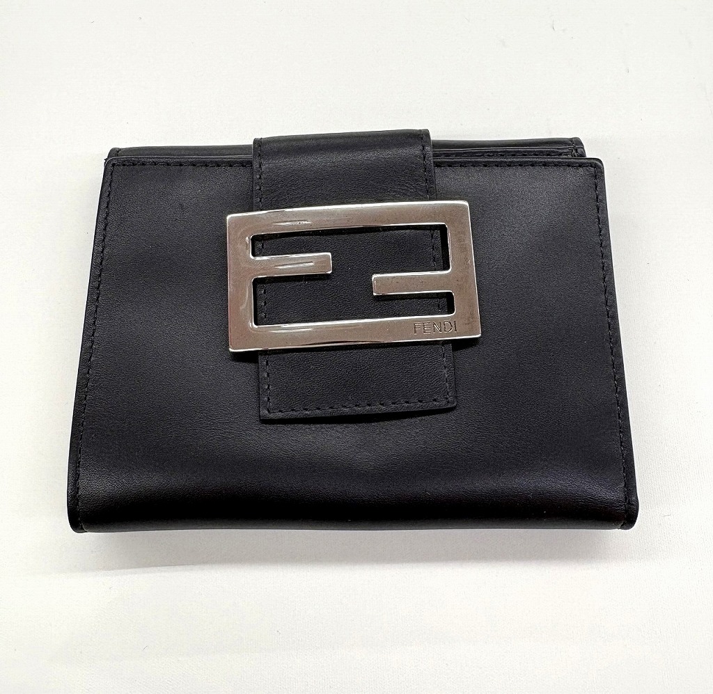 【継続期間押さえる大売り出し】フェンディ FENDI 二つ折り紙入れ 【中古】
