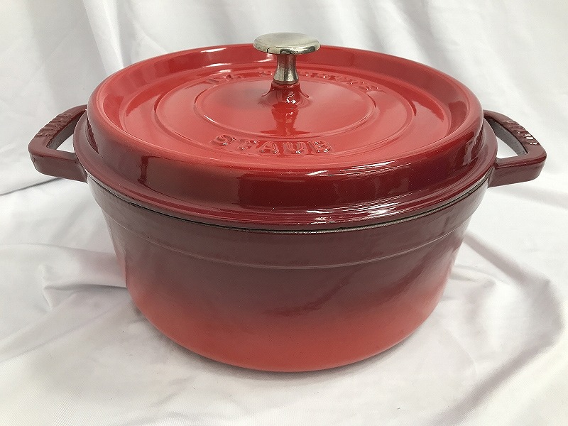 ストウブ staub 鋳鉄ホーロー鍋 ピコ・ココット ラウンド 24糎 【中古】