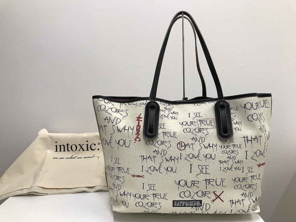 イントキシック intoxic 超美品 とことん魅せる！窈窕たるで今めかしいな着飾るの愛らしさ 納める力人並み外れた A4可 軽さトートバッグ 鞄 【中古】