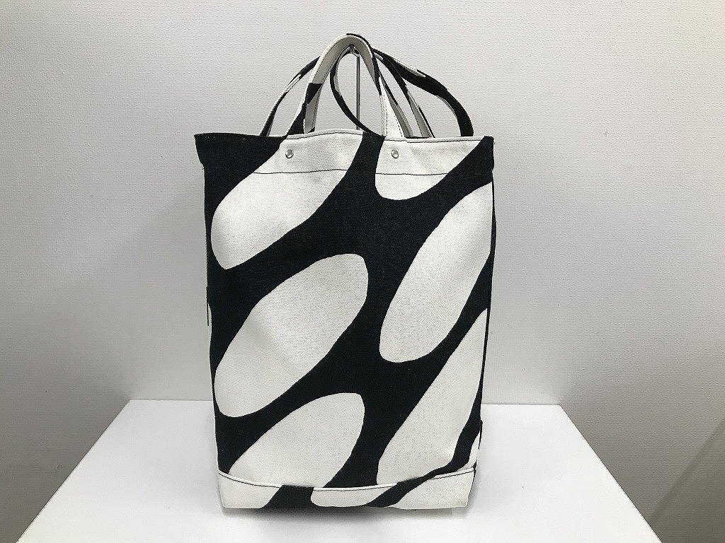 マリメッコ Marimekko 北欧らしい工芸なトート 心地よいで今めかしいな御洒落の愛らしさ Odelia B4可 2WAY 肩肉鞄 【中古】